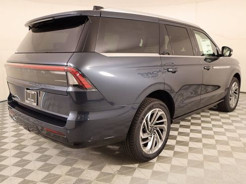 New 2025 Lincoln Navigator Reserve AWD/4WD image 22