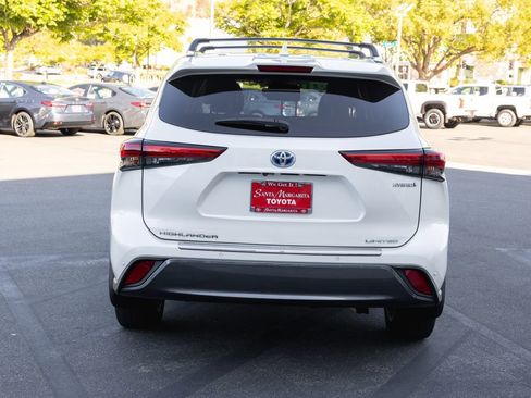 Certified 2021 Toyota Highlander Limited AWD/4WD image 6