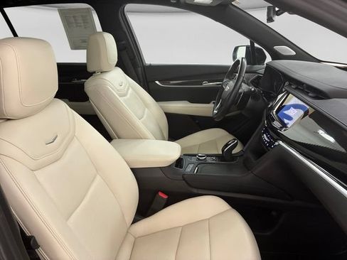 Used 2025 Cadillac XT6 Sport w/ LPO, Floor Liner Package AWD/4WD image 14