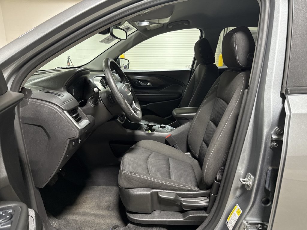 Used 2024 GMC Terrain SLE AWD/4WD image 19