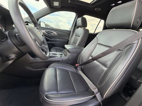 Used 2023 Chevrolet Traverse Premier image 27