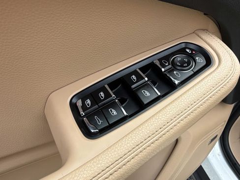 Used 2021 Porsche Macan AWD/4WD image 23