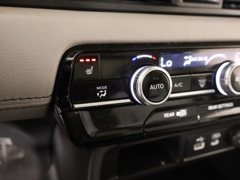 Used 2023 Honda Pilot Touring image 8