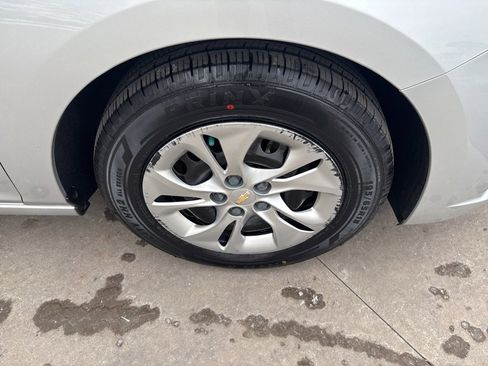 Used 2019 Chevrolet Cruze LS image 11