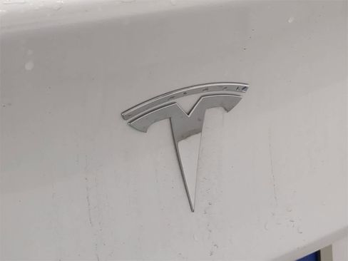 Used 2023 Tesla Model 3 Standard Range image 10