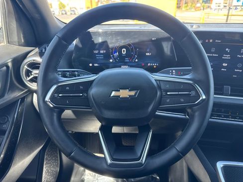 Used 2025 Chevrolet Equinox LT w/ Safety and Technology Package FWD image 14