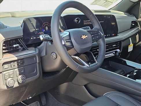 New 2025 Chevrolet Suburban Premier image 10