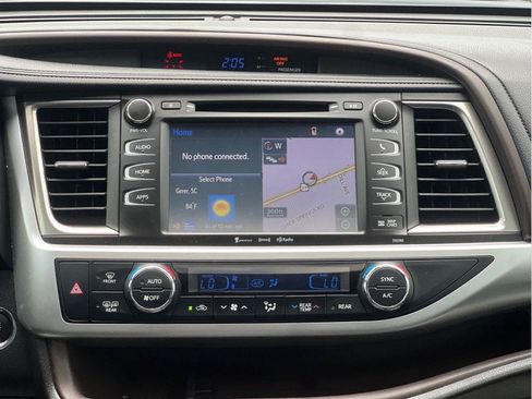 Used 2019 Toyota Highlander XLE AWD/4WD image 15