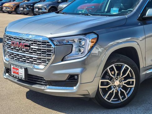 Used 2024 GMC Terrain Denali w/ Denali Premium Package AWD/4WD image 3