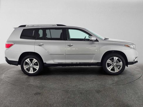 Used 2012 Toyota Highlander Limited w/ Tow Pkg FWD image 2