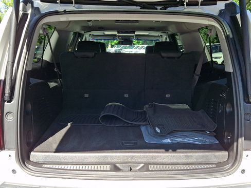 Used 2019 Chevrolet Suburban Premier AWD/4WD image 29