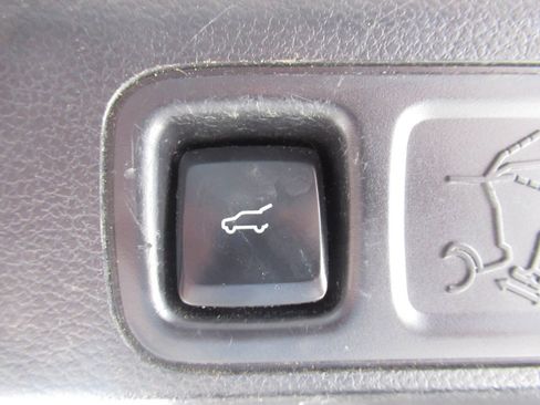 Used 2019 Ford Expedition XLT w/ Equipment Group 202A AWD/4WD image 14
