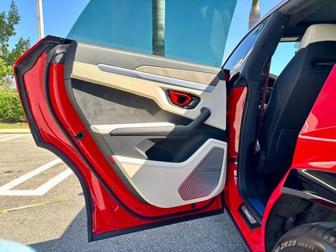 Used 2024 Lamborghini Urus S image 19
