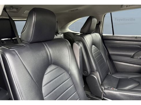 Used 2023 Toyota Highlander XLE image 20
