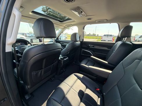 Used 2022 Kia Telluride EX w/ EX Premium Package AWD/4WD image 16