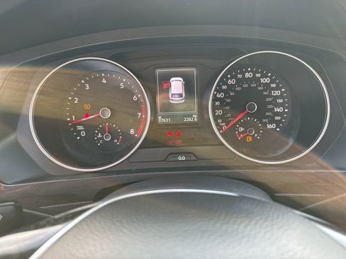 Used 2018 Volkswagen Tiguan S image 19