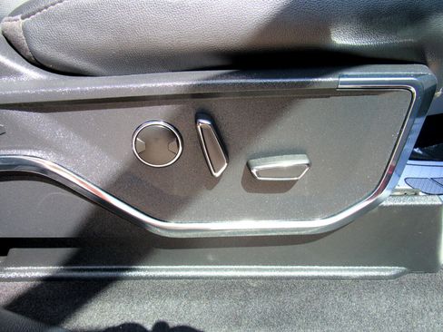 Used 2023 Ford F150 Lariat w/ Equipment Group 502A High image 32