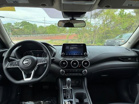 Used 2025 Nissan Sentra SV FWD image 30