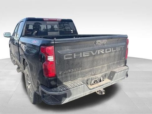 Used 2022 Chevrolet Silverado 1500 LT w/ Leather Package image 16