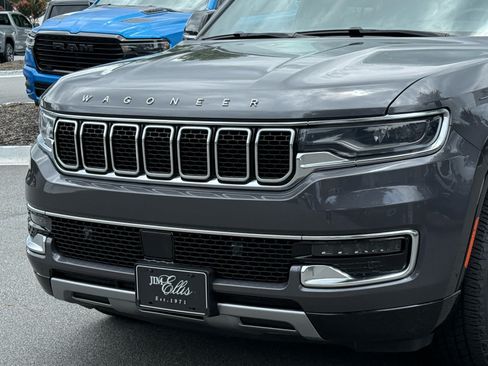 Used 2023 Jeep Wagoneer L Series II AWD/4WD image 9