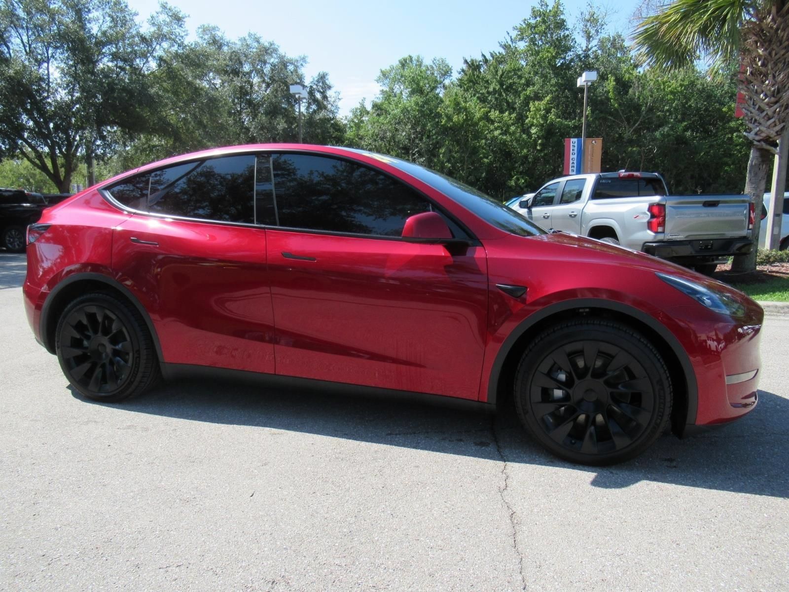 Used 2024 Tesla Model Y Long Range AWD/4WD image 2