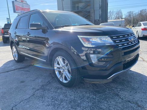 Used 2016 Ford Explorer XLT w/ Equipment Group 202A image 2