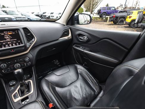 Used 2015 Jeep Cherokee Limited image 24