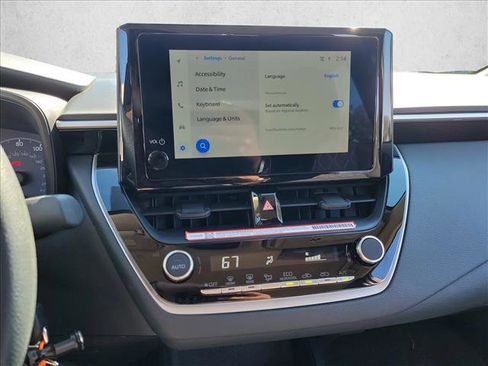Used 2025 Toyota Corolla LE image 20