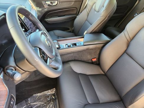 Used 2023 Volvo XC60 T8 Plus image 6