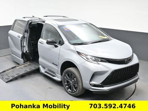 Used 2026 Toyota Sienna XSE FWD image 12
