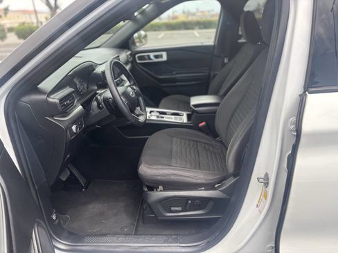 Used 2020 Ford Explorer XLT image 23