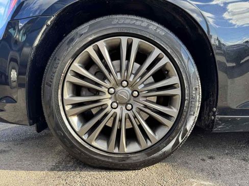 Used 2014 Chrysler 300 C image 9
