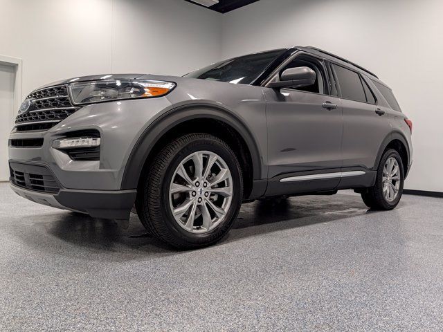 Used 2023 Ford Explorer XLT w/ Equipment Group 202A AWD/4WD image 4