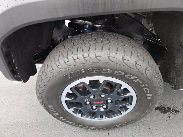 Used 2025 Toyota Tacoma TRD Off-Road AWD/4WD image 26