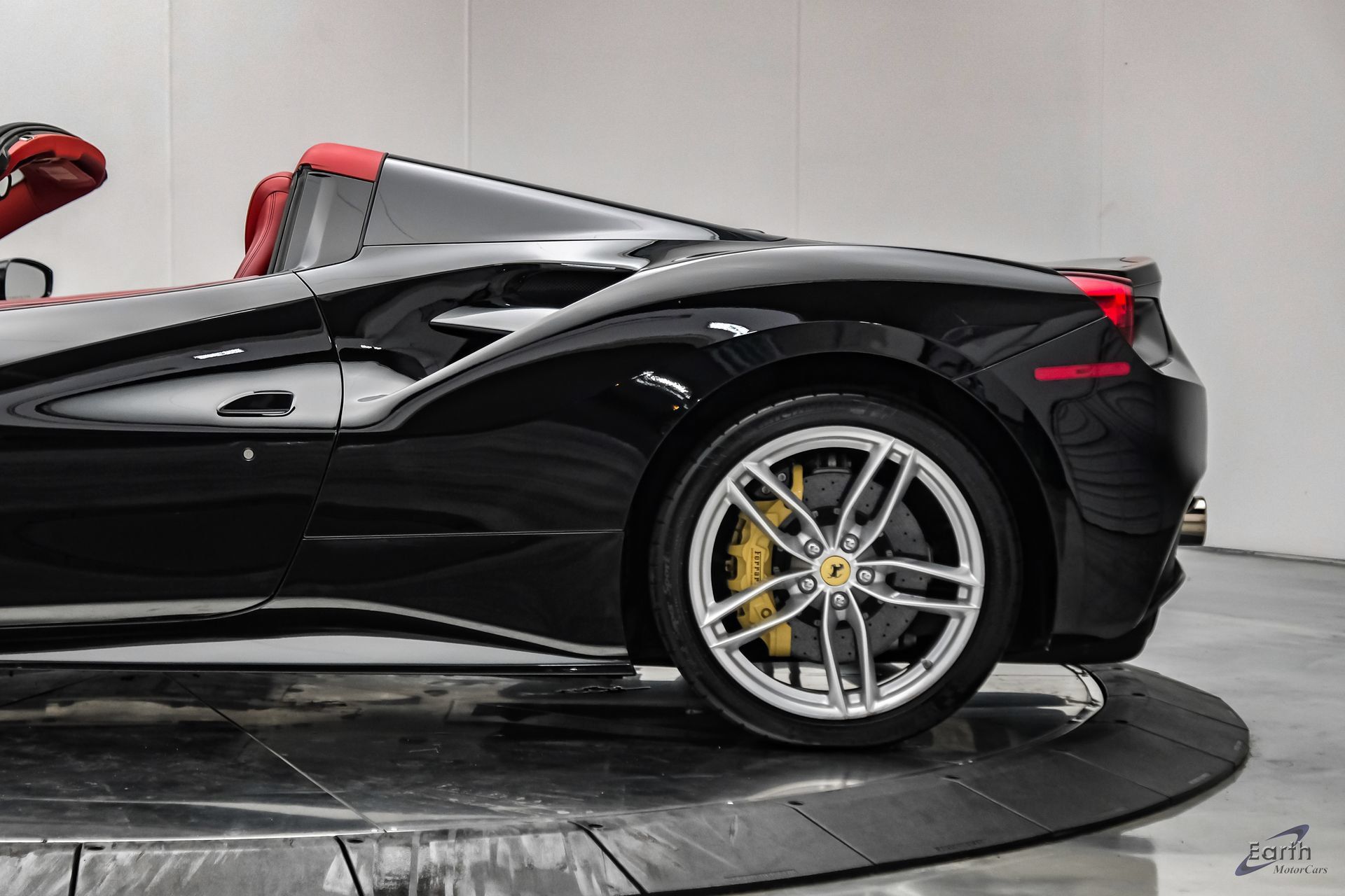 Used 2018 Ferrari 488 Spider RWD image 12