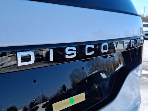 New 2026 Land Rover Discovery S image 24