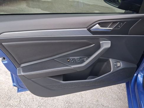 Used 2023 Volkswagen Jetta SE w/ Panoramic Sunroof Package FWD image 16