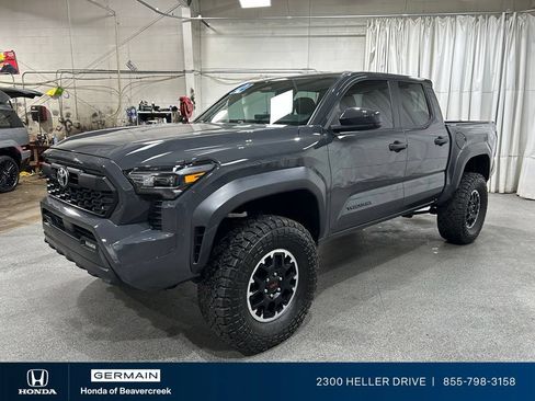 Used 2024 Toyota Tacoma TRD Off-Road AWD/4WD image 4