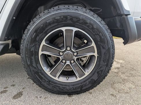 Used 2023 Jeep Wrangler Sahara image 16