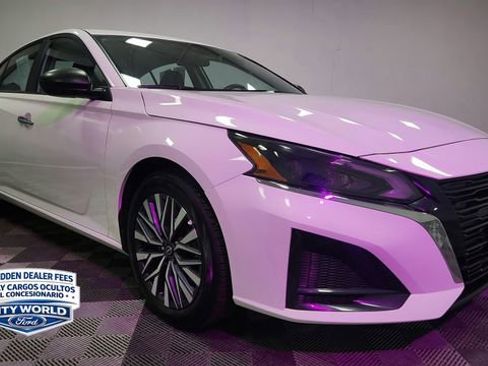 Used 2025 Nissan Altima 2.5 SV FWD image 2