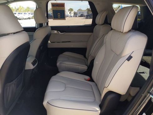 Used 2023 Hyundai Palisade Calligraphy image 14