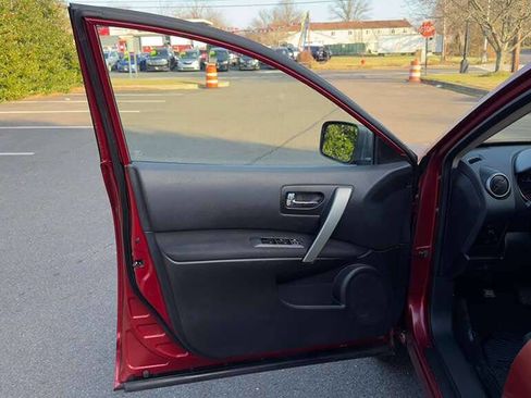 Used 2011 Nissan Rogue S image 31