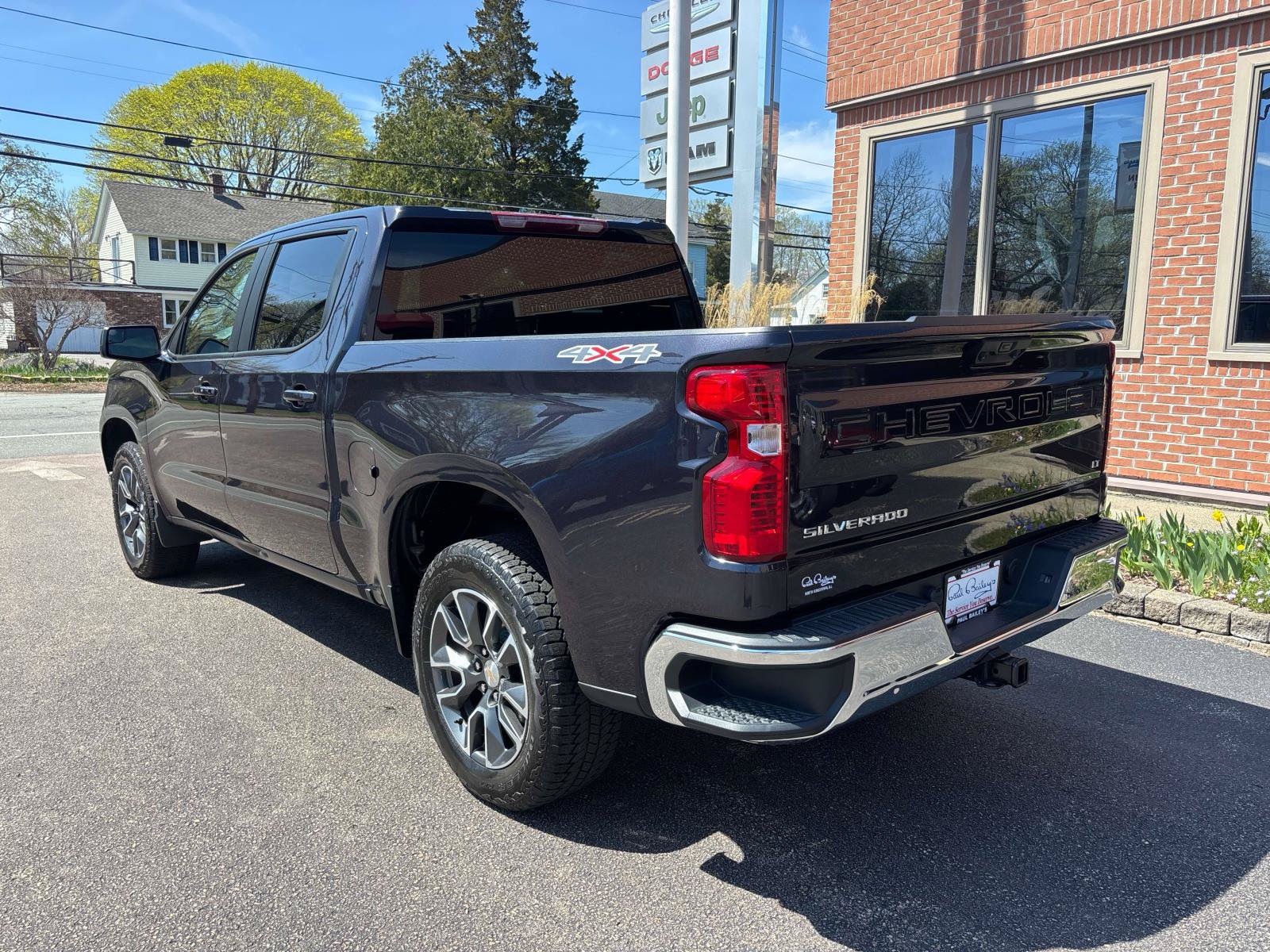 Used 2024 Chevrolet Silverado 1500 LT AWD/4WD image 4