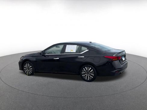 Used 2025 Nissan Altima 2.5 SV FWD image 10