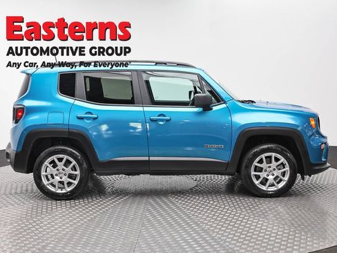 Used 2022 Jeep Renegade Latitude w/ Convenience Group AWD/4WD image 4