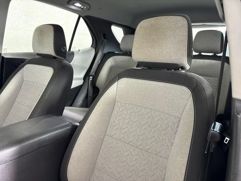 Used 2022 Chevrolet Equinox LS FWD image 9