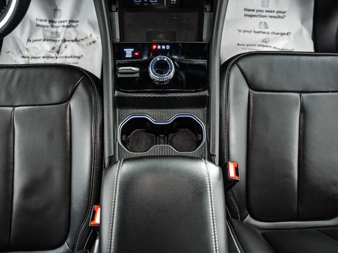 Used 2025 Jeep Grand Cherokee Limited w/ Luxury Tech Group II image 30