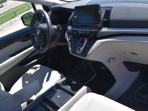Used 2025 Honda Odyssey EX-L image 16