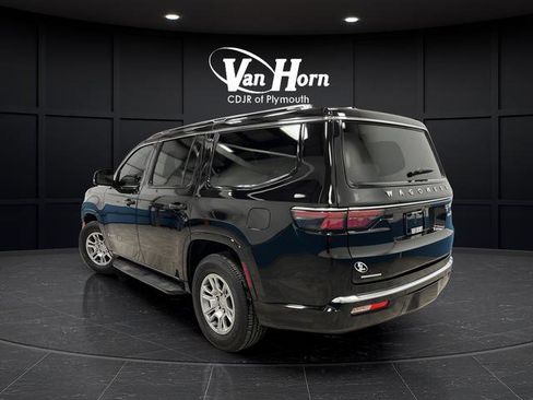 Used 2023 Jeep Wagoneer 4WD image 5