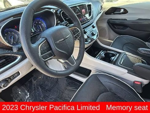 Used 2023 Chrysler Pacifica Limited FWD image 10